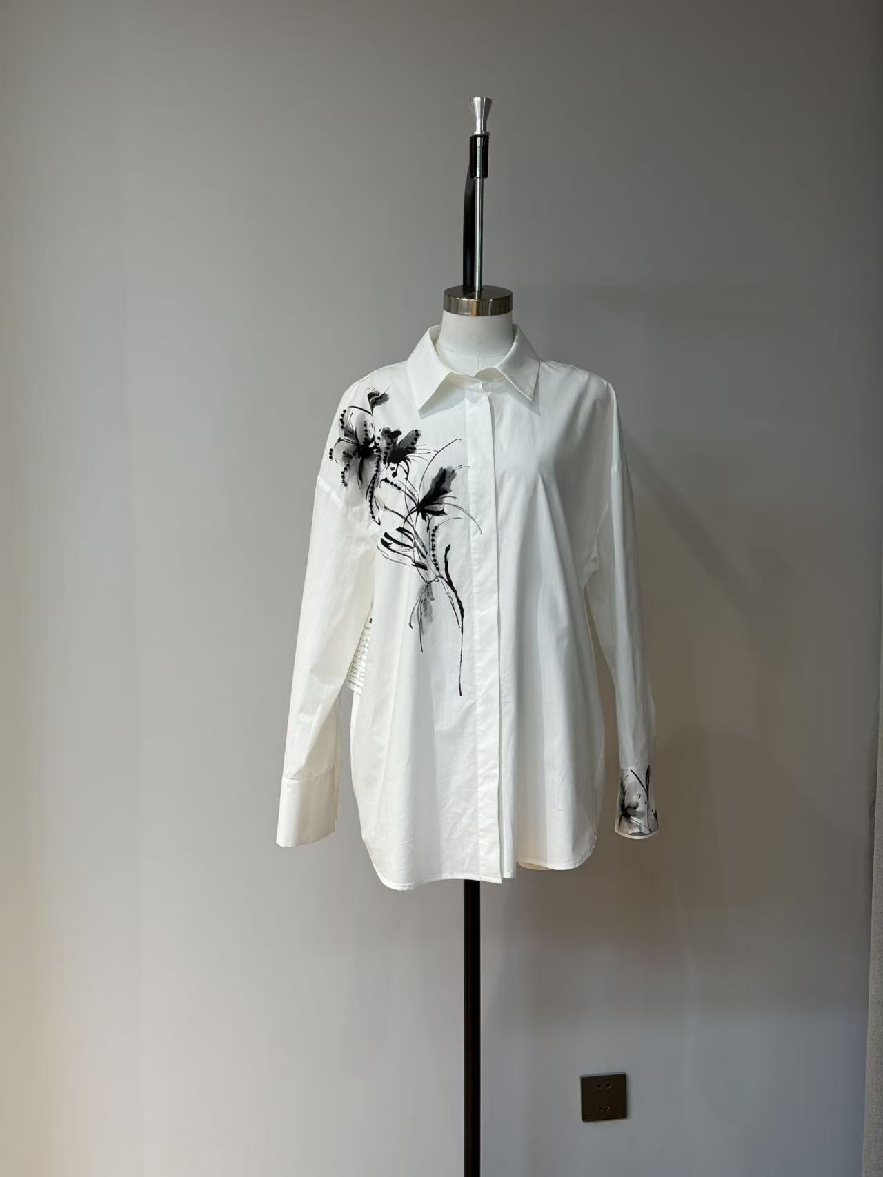 Front view of white cotton shirt development SH_26008 on a dress form